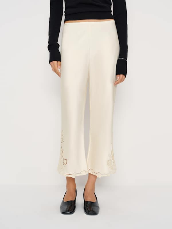 Gale Satin Mid Rise Capri Pant - Fior Di Latte Embroidery