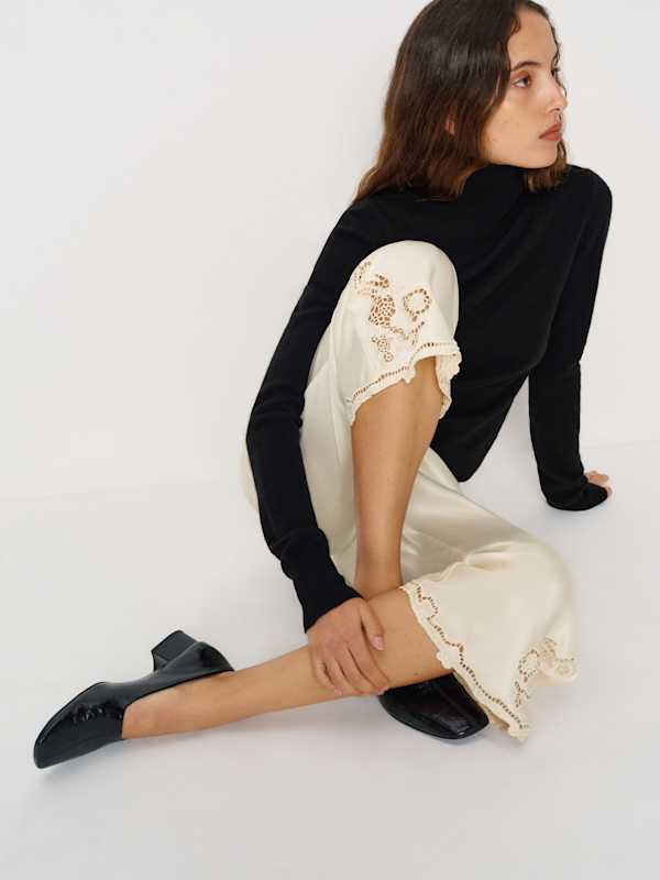 Gale Satin Mid Rise Capri Pant - Fior Di Latte Embroidery