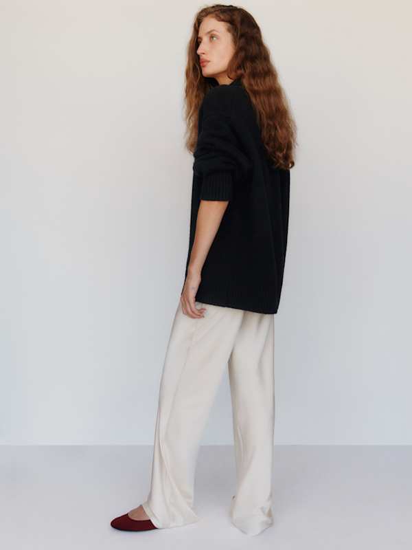 Jo Regenerative Wool Oversized Crew - Black