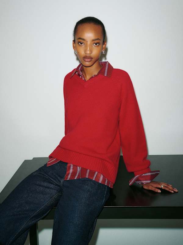 Beth Regenerative Wool V-neck - Crimson