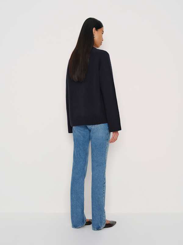 Beth Regenerative Wool V-neck - Navy