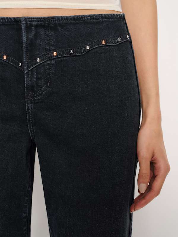 Rayla Super Stretch Low Rise Straight Jeans - Volta Studded