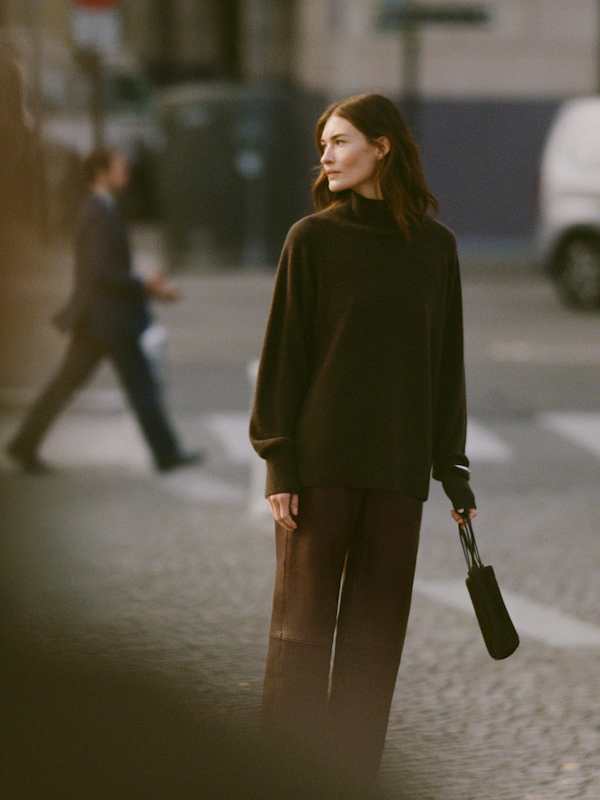 Meritt Cashmere Turtleneck - Compost