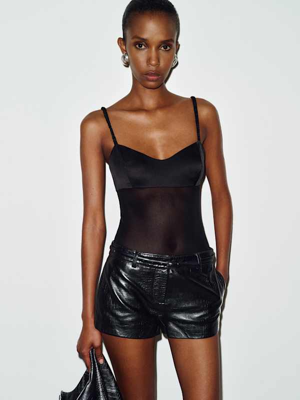 Micro-short en cuir taille basse Veda Taylor - Noir effet croco verni