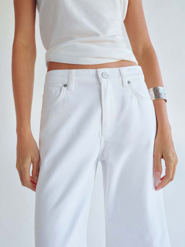 Cary Low Rise Slouchy Wide Leg Short Jeans - Optic White