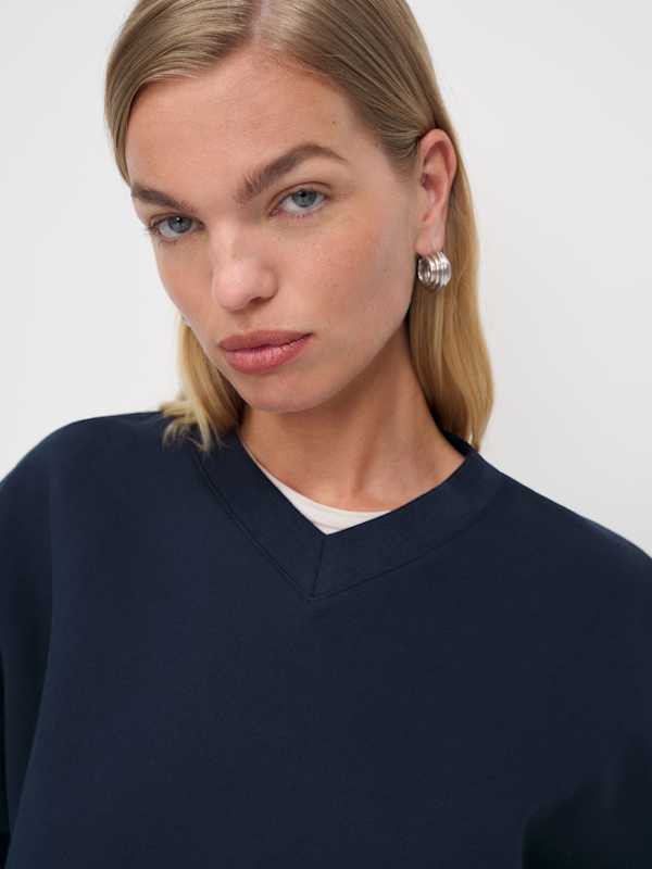 Bowie V Neck Sweatshirt - Midnight