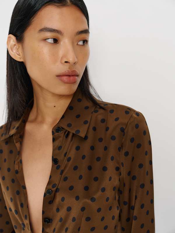 Raya Fitted Silk Shirt - Portobello Dot