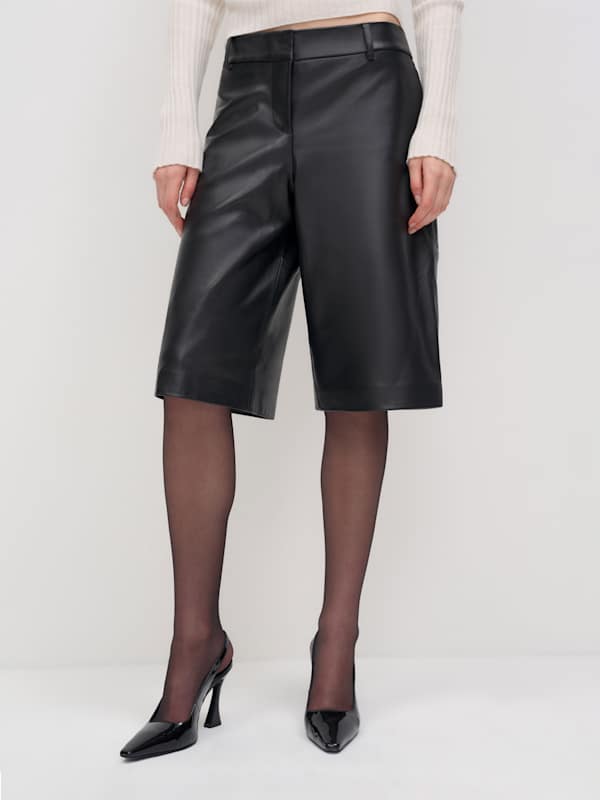 Veda Gisele Leather Low Rise Bermuda Short - Black