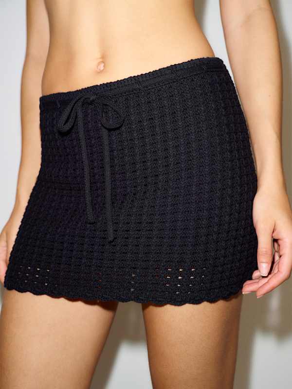Mini-jupe en coton crochet&eacute; Fleurine - Noir