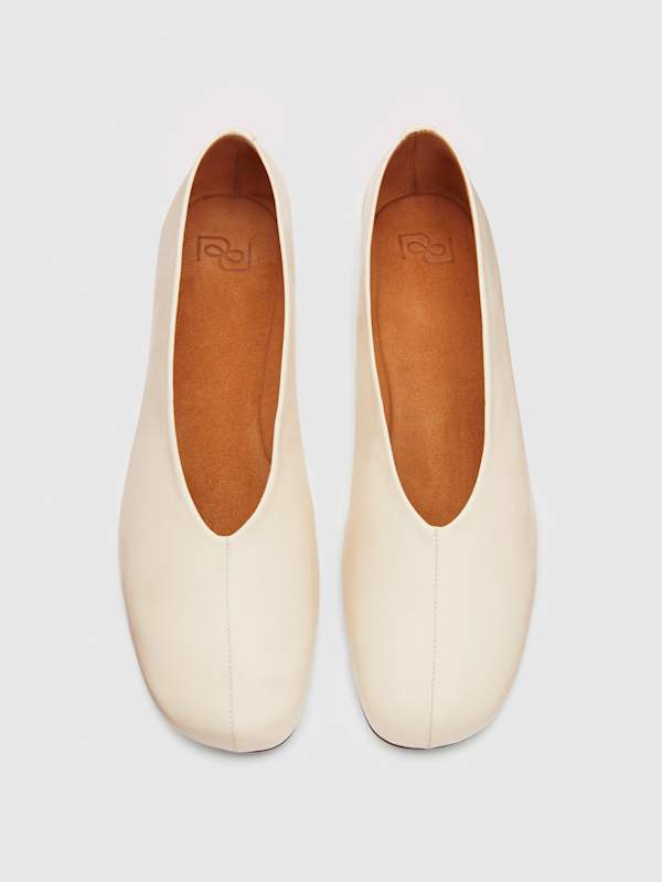 Blaine Flat - Almond Leather