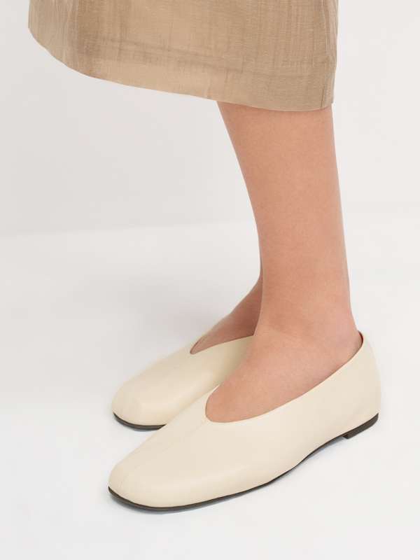 Blaine Flat - Almond Leather