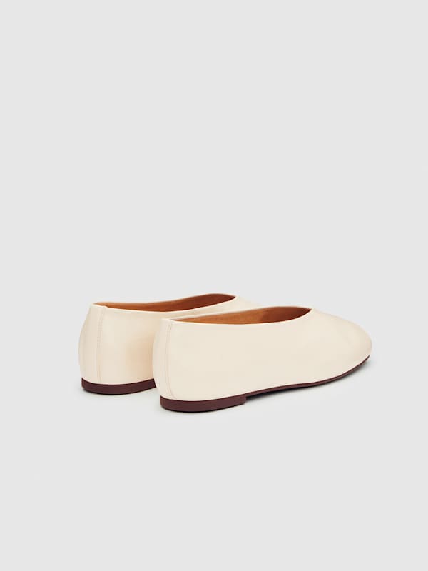 Blaine Flat - Almond Leather