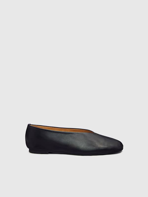 Blaine Flat - Black Leather