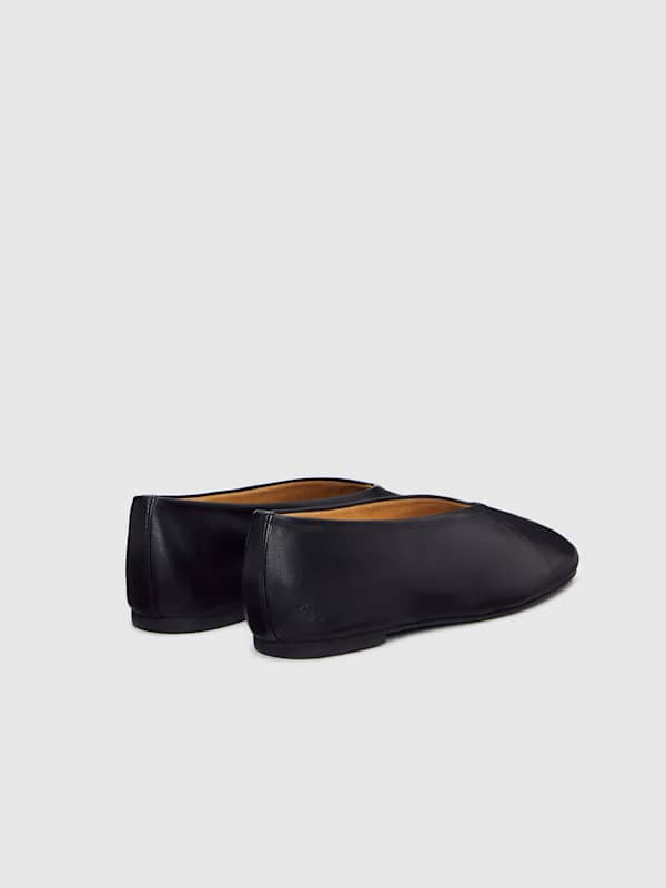 Blaine Flat - Black Leather
