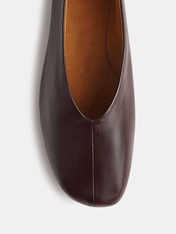 Blaine Flat - Dark Chocolate Leather