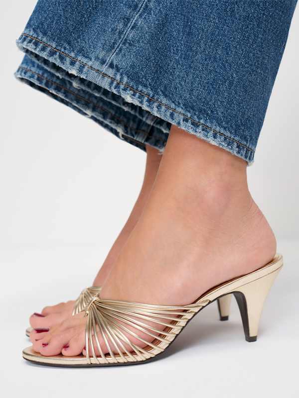 Woodlyn Heeled Thong - Gold