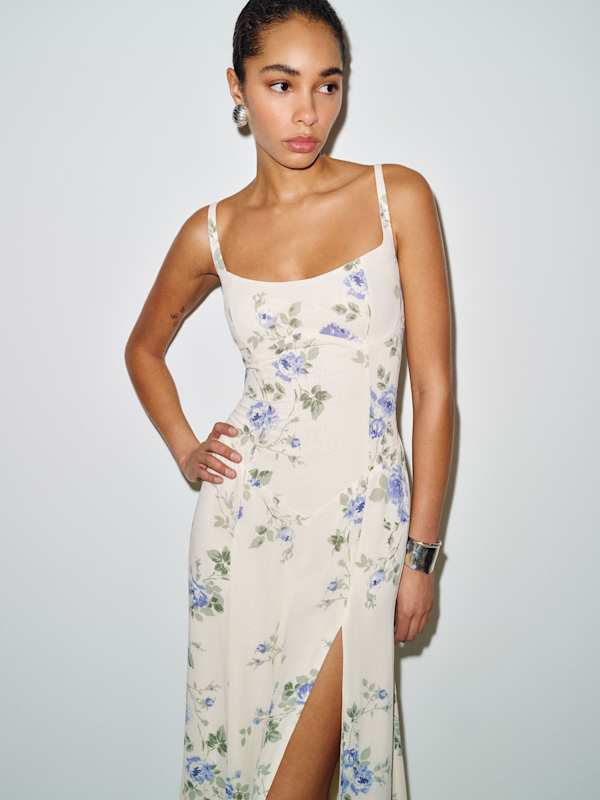 Robe Ailany - Courtyard