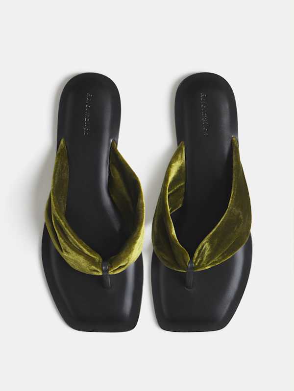 Larsen Thong Sandal - Pear Velvet