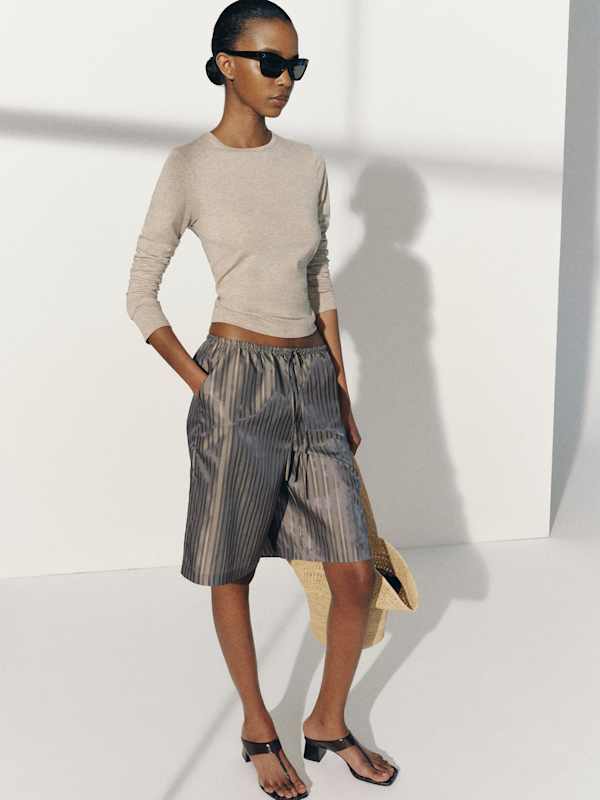 Sandy Short - Graphite