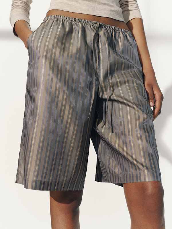 Sandy Short - Graphite