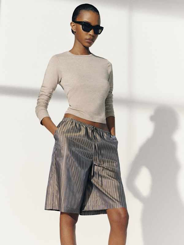 Sandy Short - Graphite