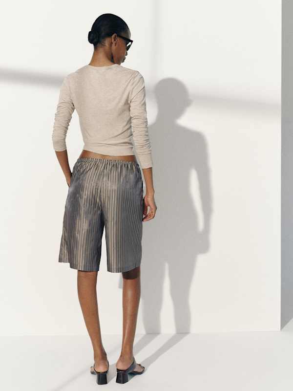 Sandy Short - Graphite