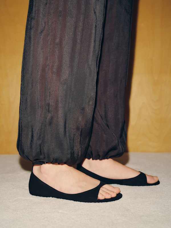 Zoe Sage Sandal - Black Suede