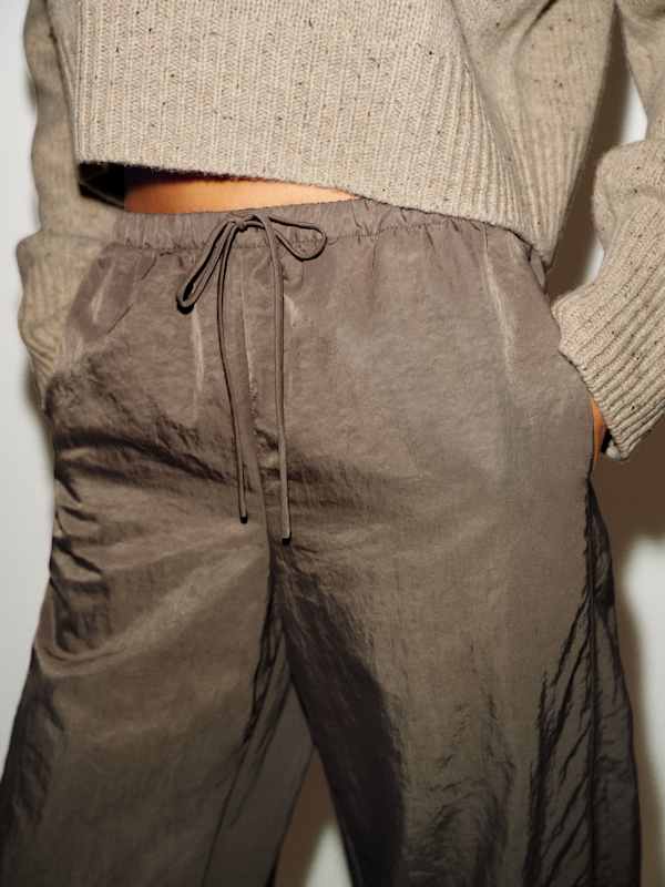 Elara Pant - Shitake