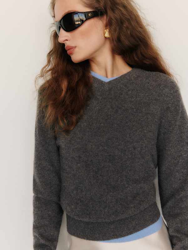 Landon Cashmere V-Neck - Flannel