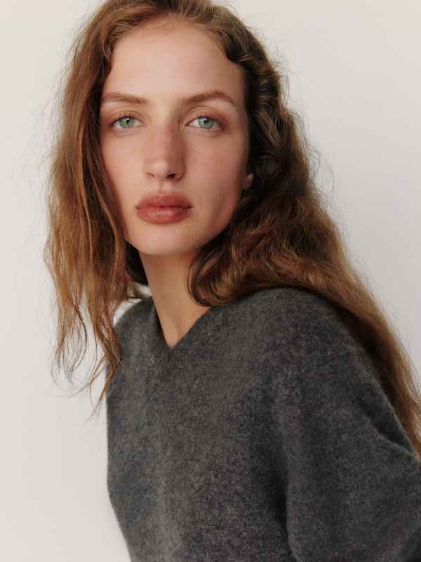 Landon Cashmere V-Neck - Flannel