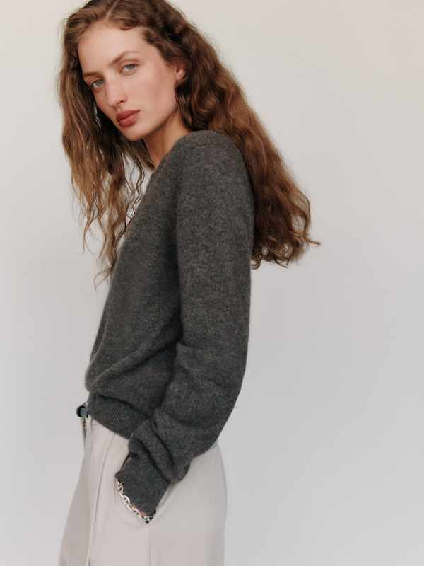 Landon Cashmere V-Neck - Flannel