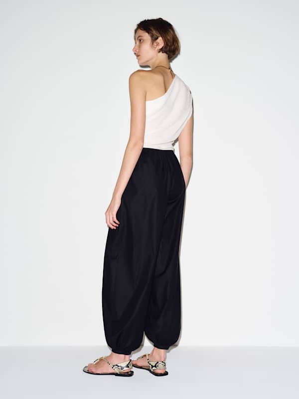 Aven Short Pant - Black