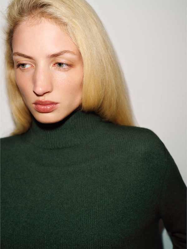 Aria Cashmere Turtleneck - Dark Pine