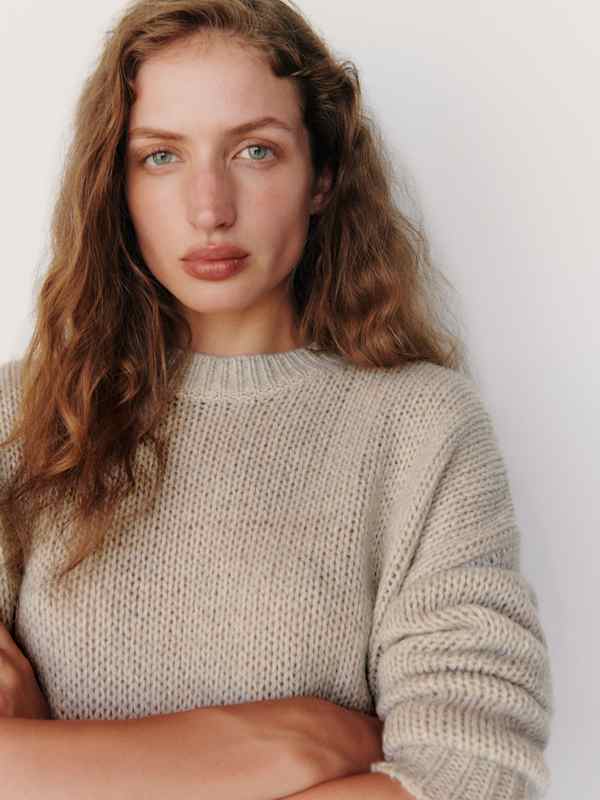 Cleo Cashmere Cropped Crew - Alabaster Moulin&eacute;
