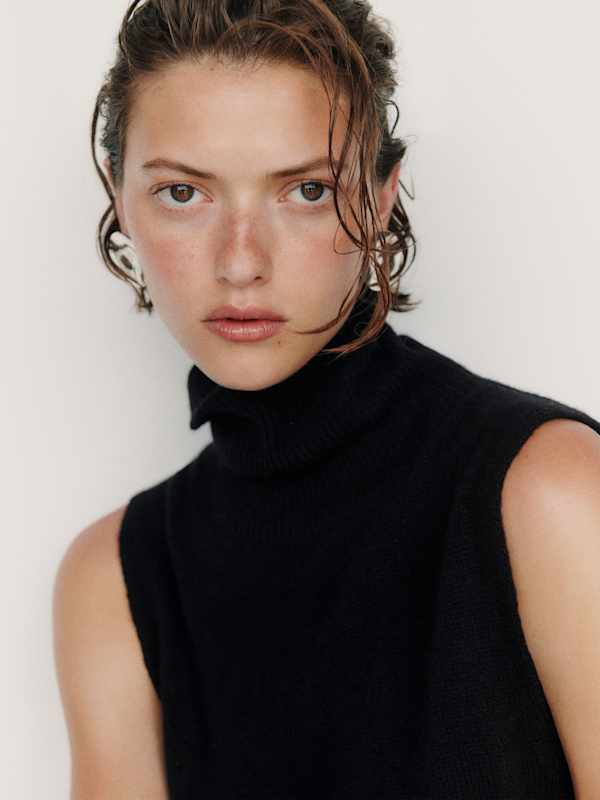 Flora Cashmere Sleeveless Turtleneck - Black
