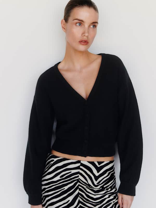Sloane Regenerative Wool Cropped V-Neck Cardigan - Black