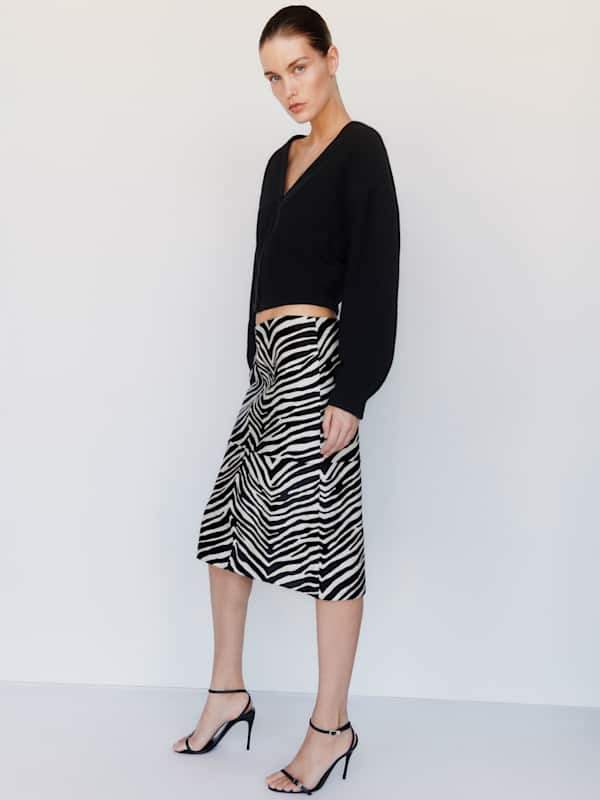 Sloane Regenerative Wool Cropped V-Neck Cardigan - Black
