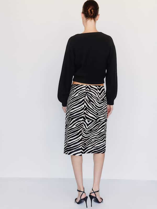 Sloane Regenerative Wool Cropped V-Neck Cardigan - Black