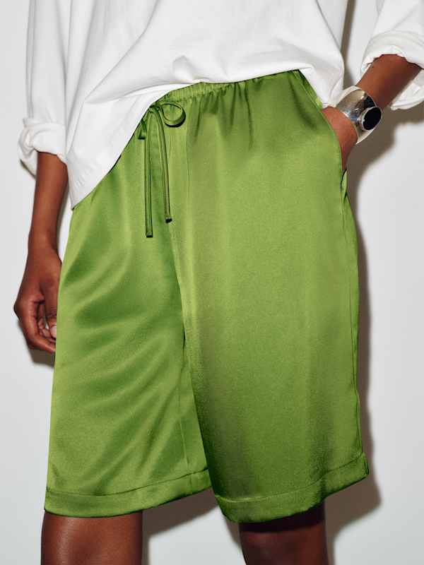 Sandy Satin Short - Saguaro