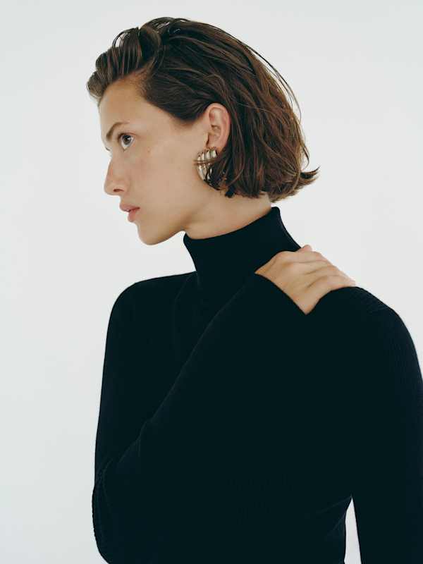 Ophelia Tissue Cashmere Turtleneck - Black