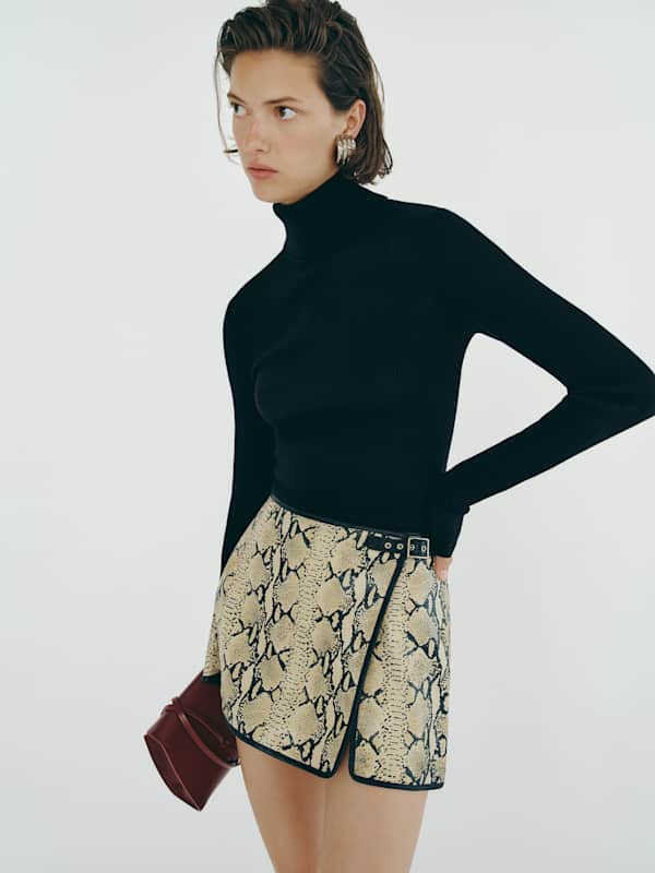 Ophelia Tissue Cashmere Turtleneck - Black