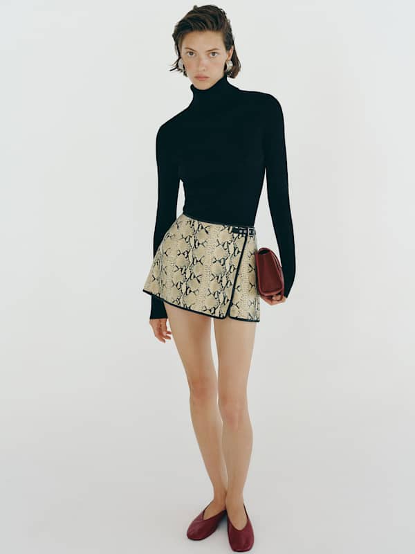 Ophelia Tissue Cashmere Turtleneck - Black
