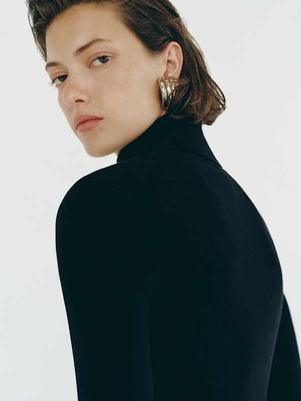 Ophelia Tissue Cashmere Turtleneck - Black