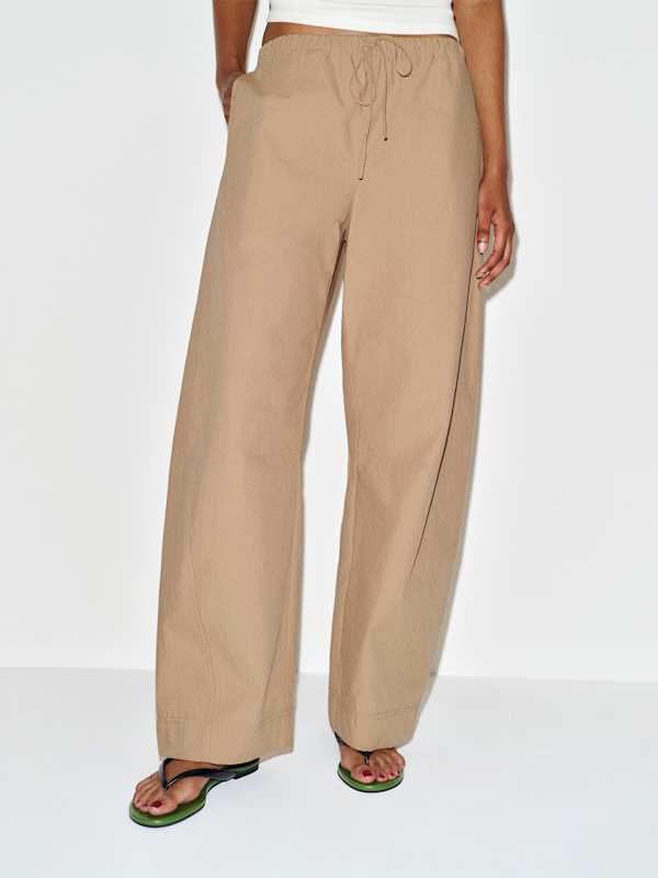 Elara Short Pant - Trench Coat