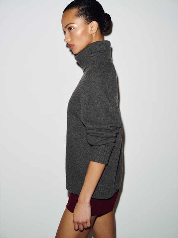 Dove Cashmere Oversized Turtleneck - Flannel