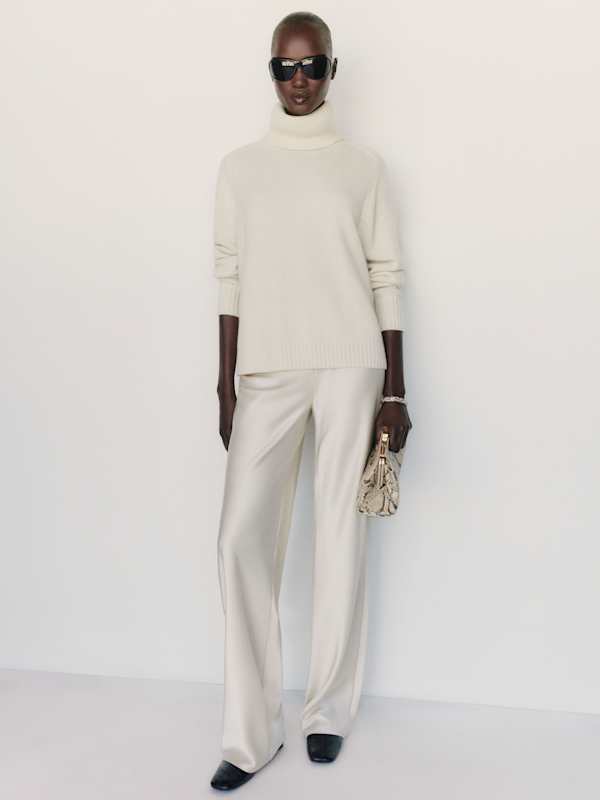 Dove Cashmere Oversized Turtleneck - Yogurt
