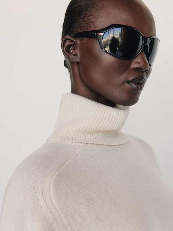 Dove Cashmere Oversized Turtleneck - Yogurt