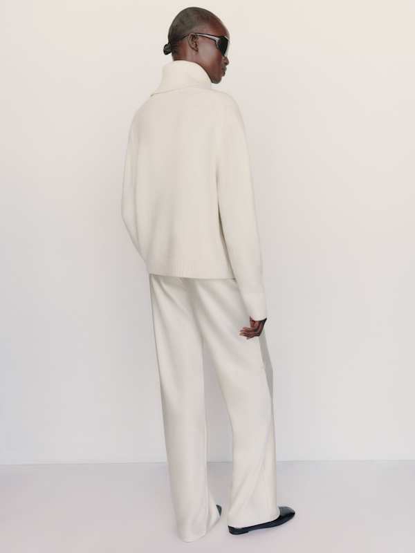 Dove Cashmere Oversized Turtleneck - Yogurt