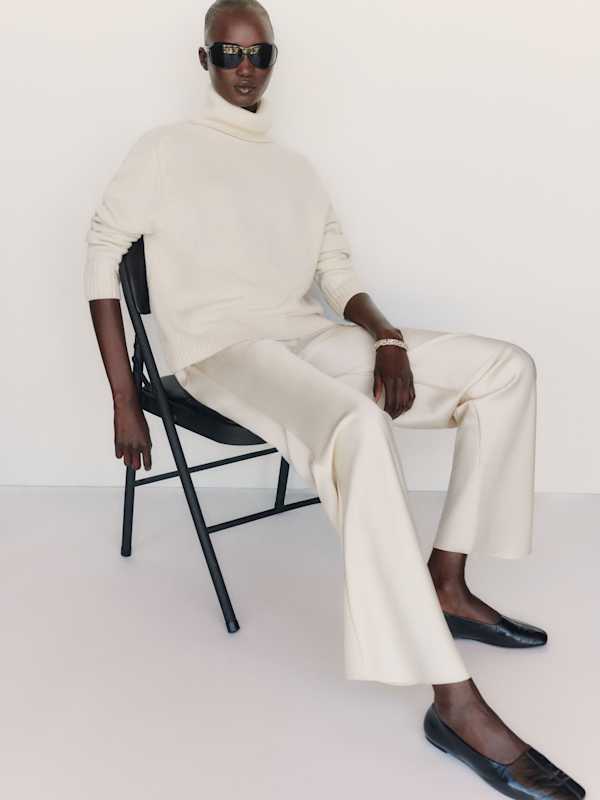 Dove Cashmere Oversized Turtleneck - Yogurt