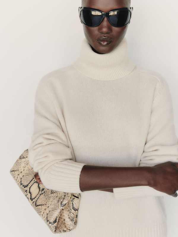 Dove Cashmere Oversized Turtleneck - Yogurt
